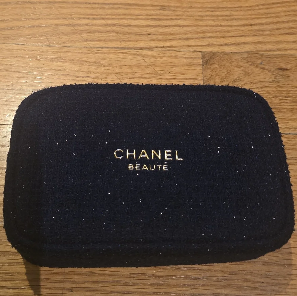 🎊HOST PICK🎊 BNWT Chanel Coveted Essentials Beauty Set - Picture 3 of 6